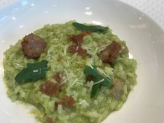 -香格里拉鱼跃地中海西餐厅·牛排披萨
