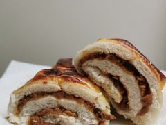 鸭蛋黄肉松包-西村叔叔的店·面包·甜品·蛋糕(清河万象汇店)