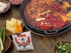 -黄潇洒老火锅(九眼桥宏济巷店)