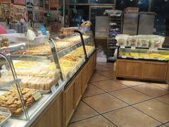 面包甜点陈列柜-赞记龙凤礼饼(广州市二宫向群宾馆店)