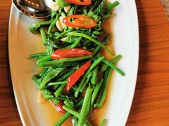 -Chom Cafe and Restaurant