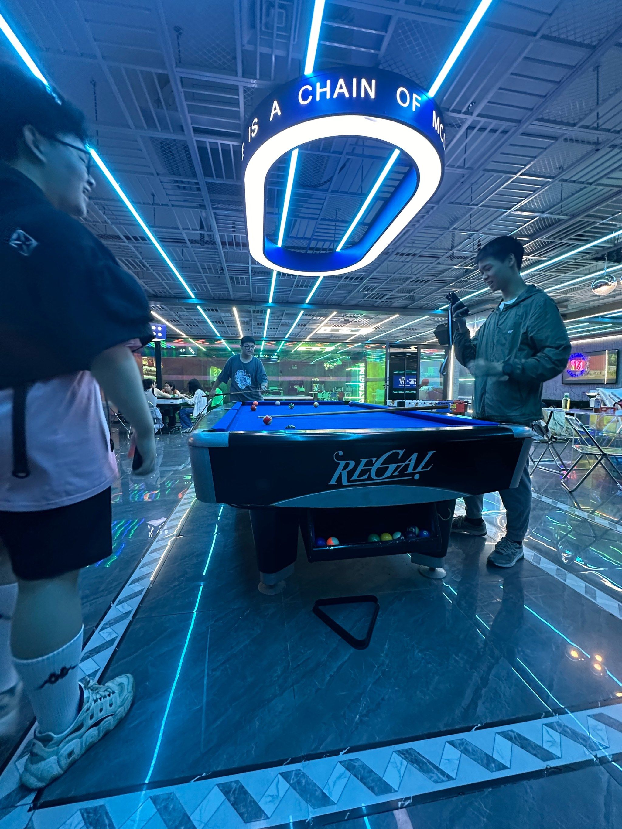 这家轰趴馆简直是聚会圣地!场地宽敞又温馨