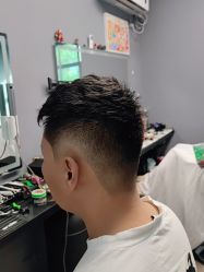 -15C7 男士理发馆 烫染专业店