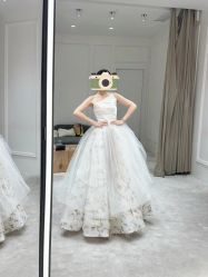 -Renee芮亦婚纱(原丽莎)