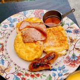 发现一家新开不久的brunch[调皮]热香饼🫓和🍤油蒜虾不错[胜利]