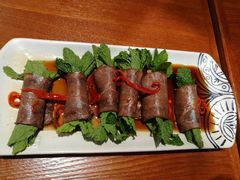 薄荷牛肉卷-云海肴·汽锅鸡·云南菜(天山百盛优客店)