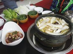 -南渝食府.墨脱石锅松茸鸡