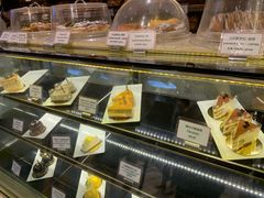 面包甜点陈列柜-老佛爷饼店