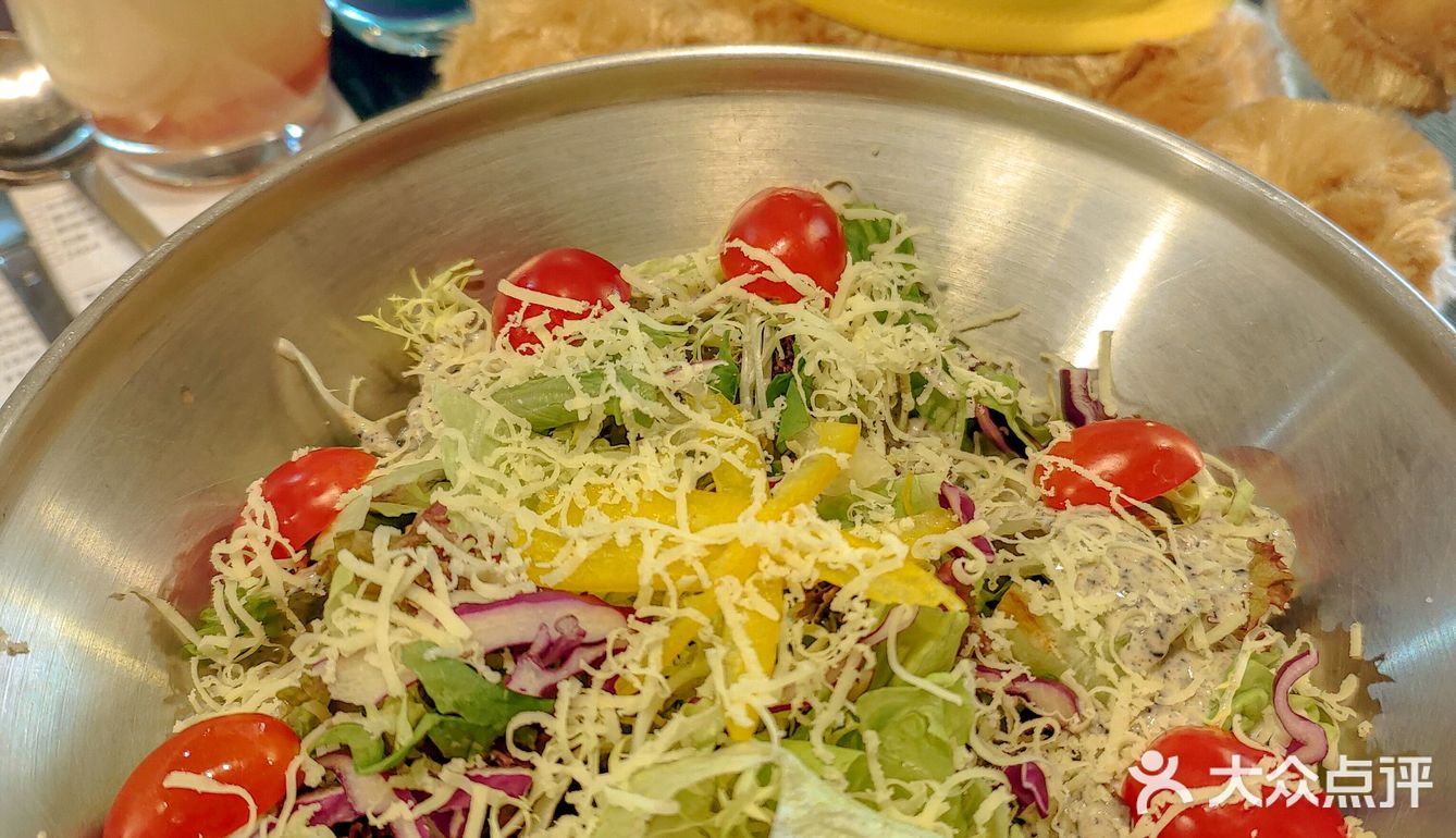 广州探店｜这家披萨黑金店太酷了吧📸 