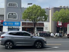 -上海大学生体育中心-游泳馆停车场