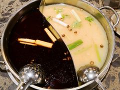 鸳鸯锅-肖肖酸萝卜鱼火锅(总店)