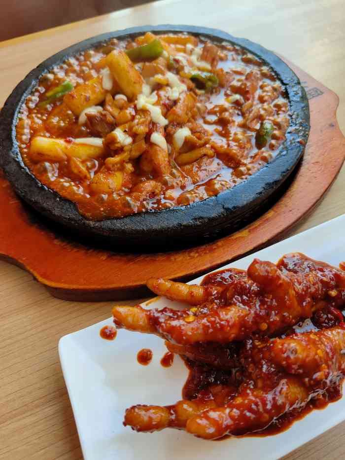 小木屋拌饭(南五马路大润发店)-"[薄荷]环境:在大润发的一楼,一进门就