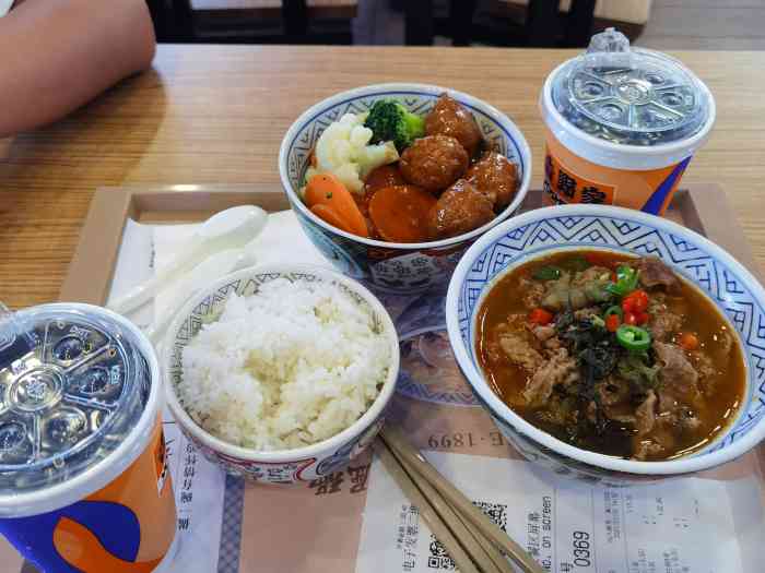 吉野家(远大路第三店)-"不错的店,有自助点餐,有柠檬水,服务好.