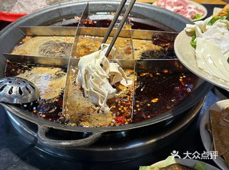 跟着土著吃特色菜 炫一顿热腾腾的火锅 一起吃火锅