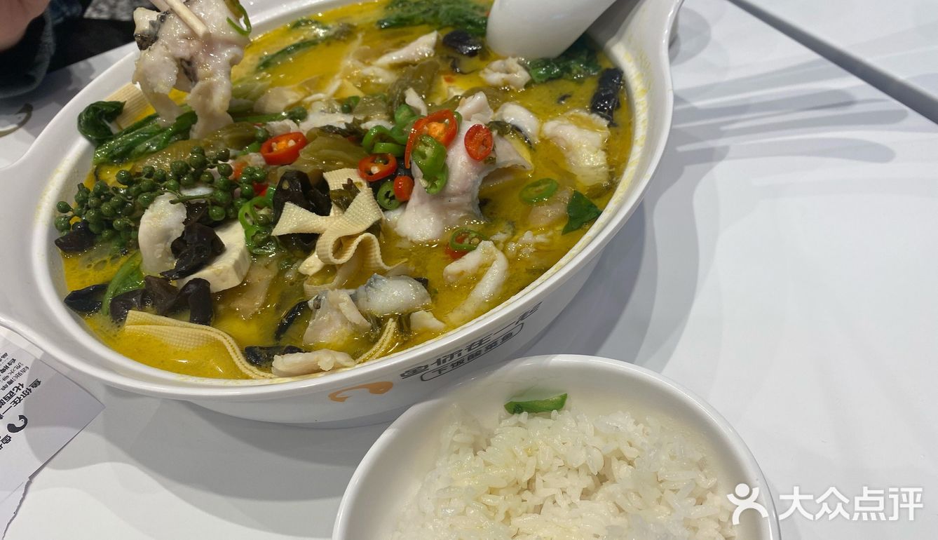 米饭不限吃，还有免费四种配菜，个人觉得味道很不错