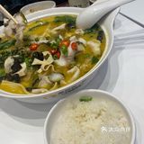 米饭不限吃，还有免费四种配菜，个人觉得味道很不错