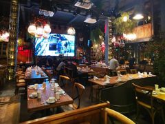 大堂-胡桃里音乐餐厅(陶溪川店)(川湘赣菜·世界百大酒庄直供红酒·音乐表演)