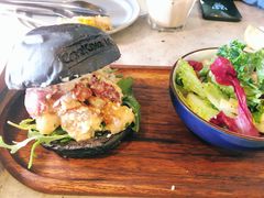 和牛汉堡配蔬菜色拉-Cooking Man(中懋天地店)