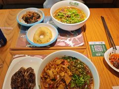 -呷佬·长沙手工米粉(金沙江路店)