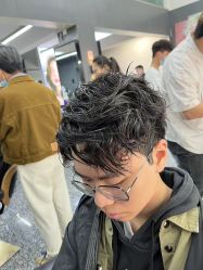 -藤野造型专业烫染接发