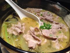 酸汤肥牛-鹿港小镇(霄云店)