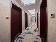 -宸玥酒店(成都西南财大地铁站店)