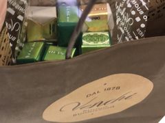 -VENCHI 闻绮(北京国贸商城店)