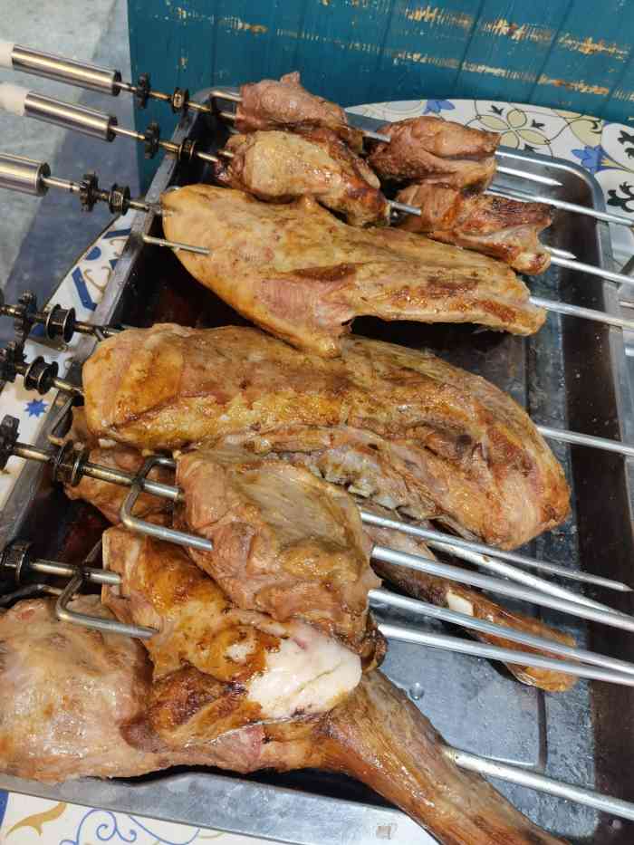 名羊天下碳烤羊腿烤全羊(光谷店)-"羊腿很有特色,羊肉风味很重.