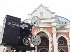 -小镇影院迪士尼小熊Duffy与他的朋友合影地