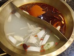 -重庆爽翻天老火锅(临平万达广场店)