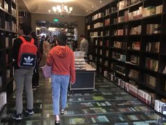 -钟书阁(松江泰晤士小镇店)