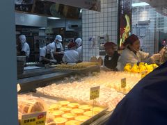 面包甜点陈列柜-鲍师傅糕点(江苏路店)