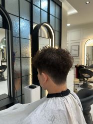 -丁和李朴美发沙龙