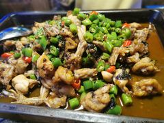 炭烧牛蛙平锅紫苏味-蘭奢雅集·江浙菜(青山江滩店)