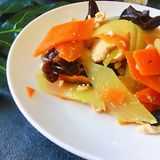 减脂快手菜——莴笋炒鸡肉