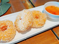 炸虾饼配泰国梅子酱-帕蓝·暹罗料理(大学路店)