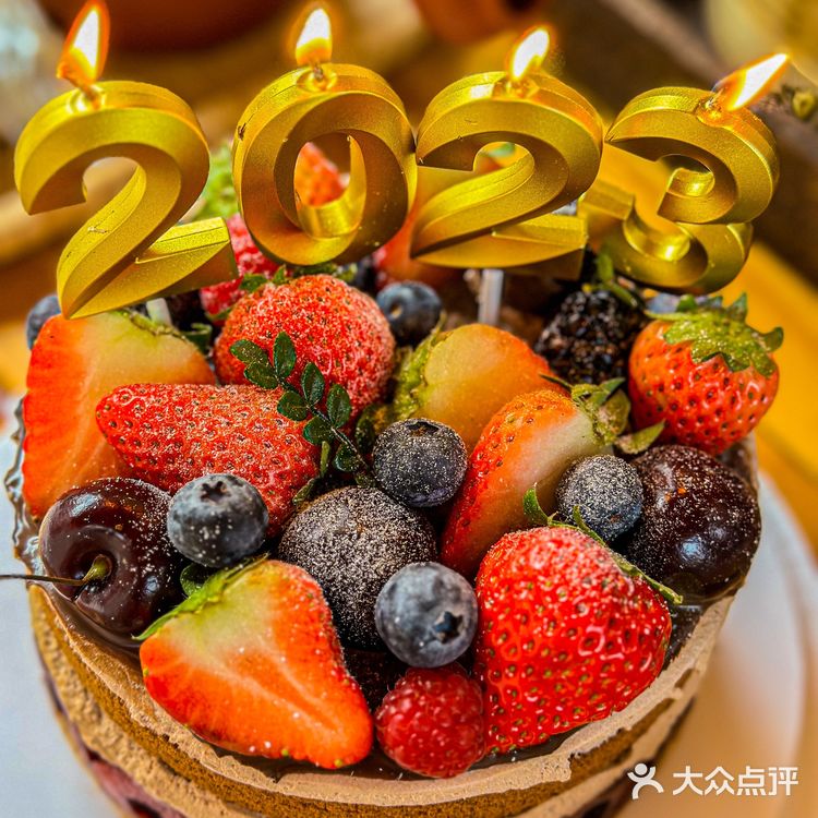 终于吃到满满都是车厘子味道的蛋糕了!