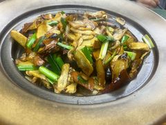 烟熏腊味炒鹿茸菇-云海肴·汽锅鸡·云南代表菜(天山百盛优客店)