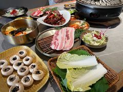 -草家酱蟹炭火烤肉店(珲春南路一店)