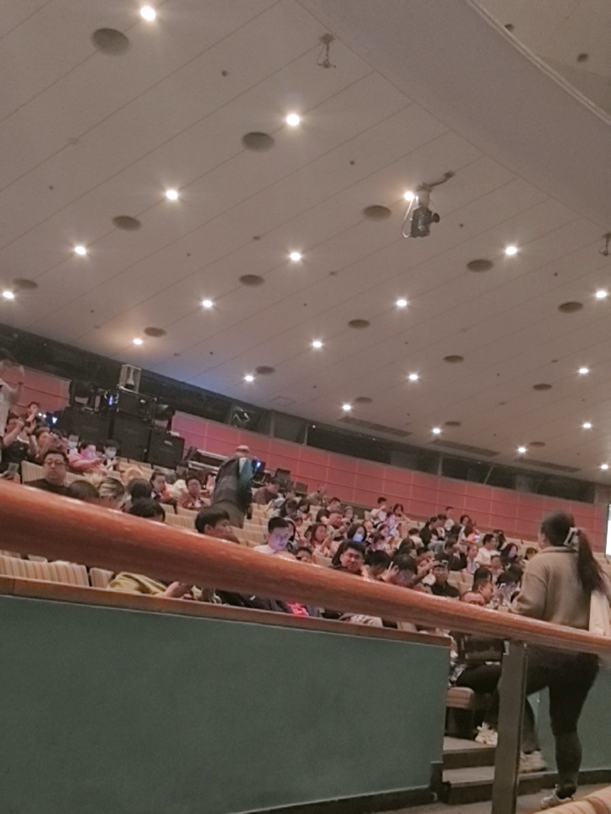 五一我来爱国了,世纪剧院,座位很好,不挤