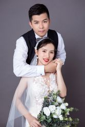 -现代经典婚纱摄影