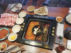 -吴氏老牌坊云南鱼豆花火锅店(通江街店)