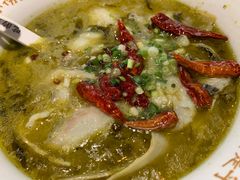 -渝是乎酸菜鱼(龙旗购物中心店)
