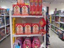 -嗨本可潮玩仓(大兴大悦春风里店)