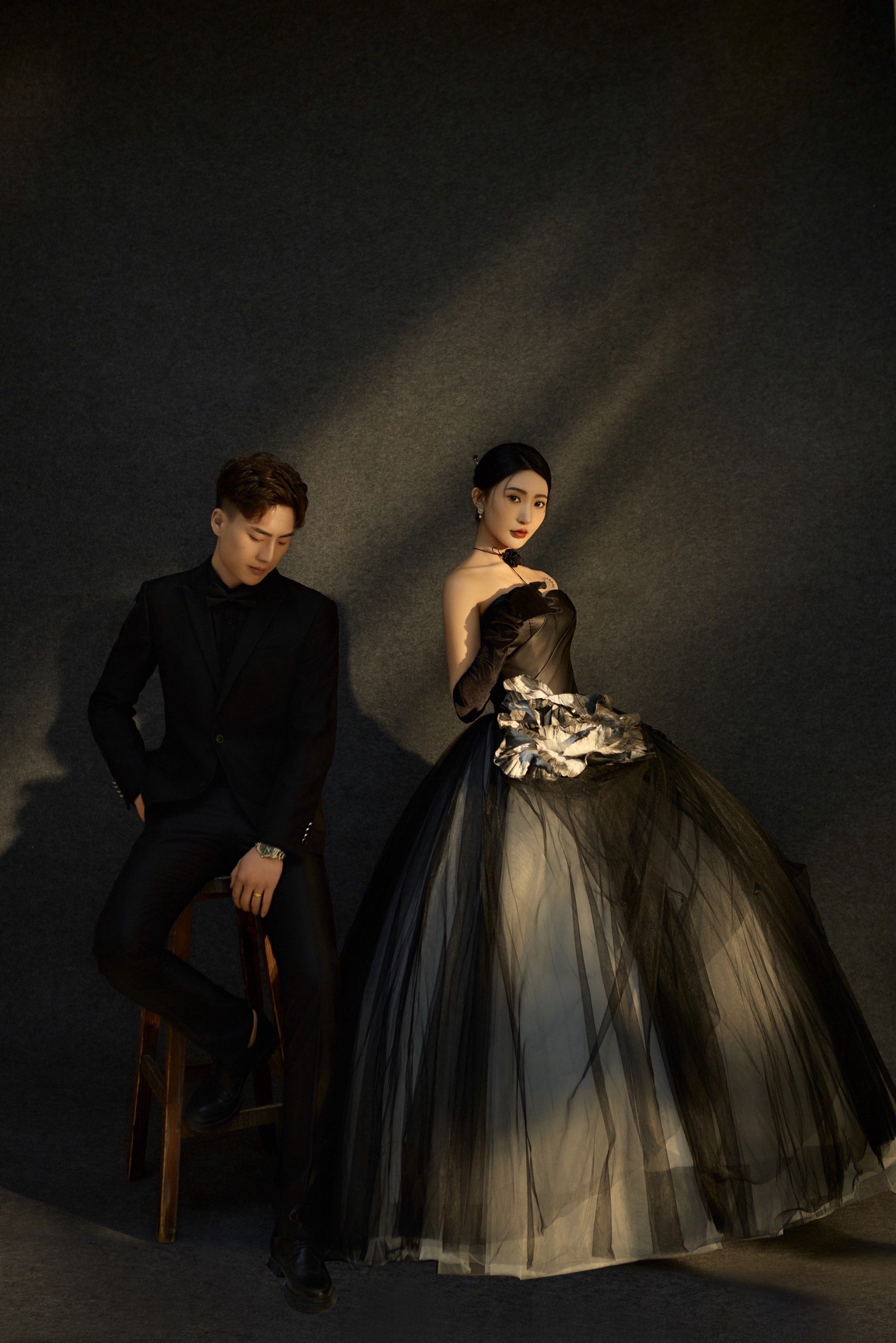 高端又冷艳的黑色婚纱照!