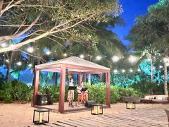 -三亚艾迪逊酒店·海滩烧烤 BARBACOA·现场乐队·浪漫晚餐·烧烤海鲜