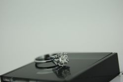 -威德钻石-克拉钻大本营(南京东路店)