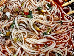 -鸿浩扒猪脚米线