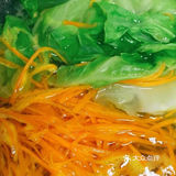 美味的鲜虾蔬菜饼[调皮]