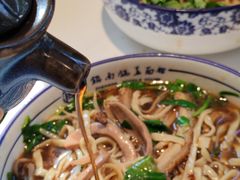 -镇南锅盖面馆(解放路店)